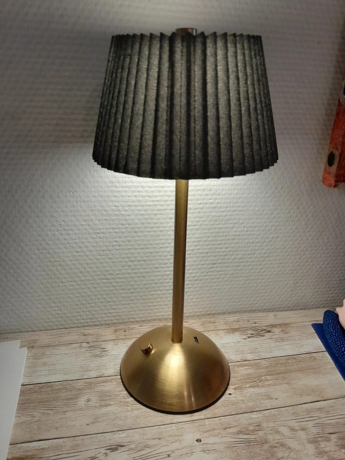 Lámpara de mesa táctil - Ø 13,5 x 30 cm, color negro y dorado – photo 2